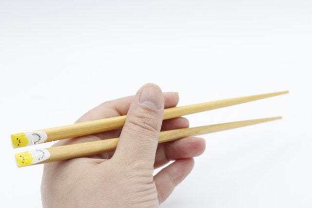 ダイソーナチュラルなぐでたまデザインの木箸（天削）21.0cm