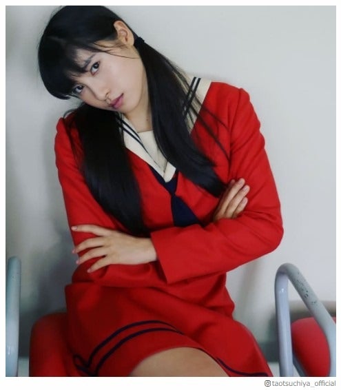 土屋太鳳、太ももチラリ“ツインテール＆セーラー服”にファン歓喜「クラスにいて欲しい」