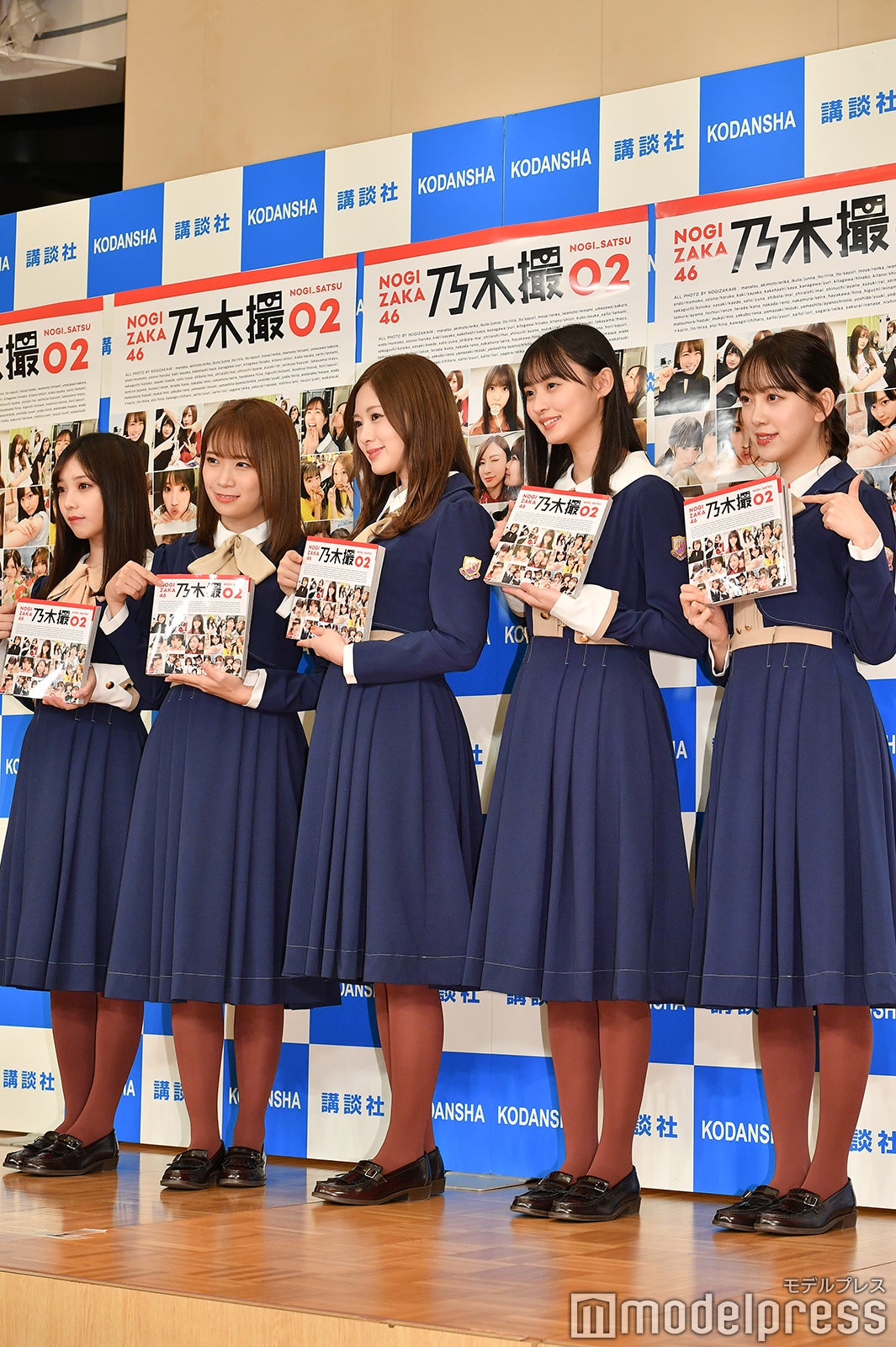 （左から）与田祐希、秋元真夏、白石麻衣、遠藤さくら、堀未央奈（C）モデルプレス