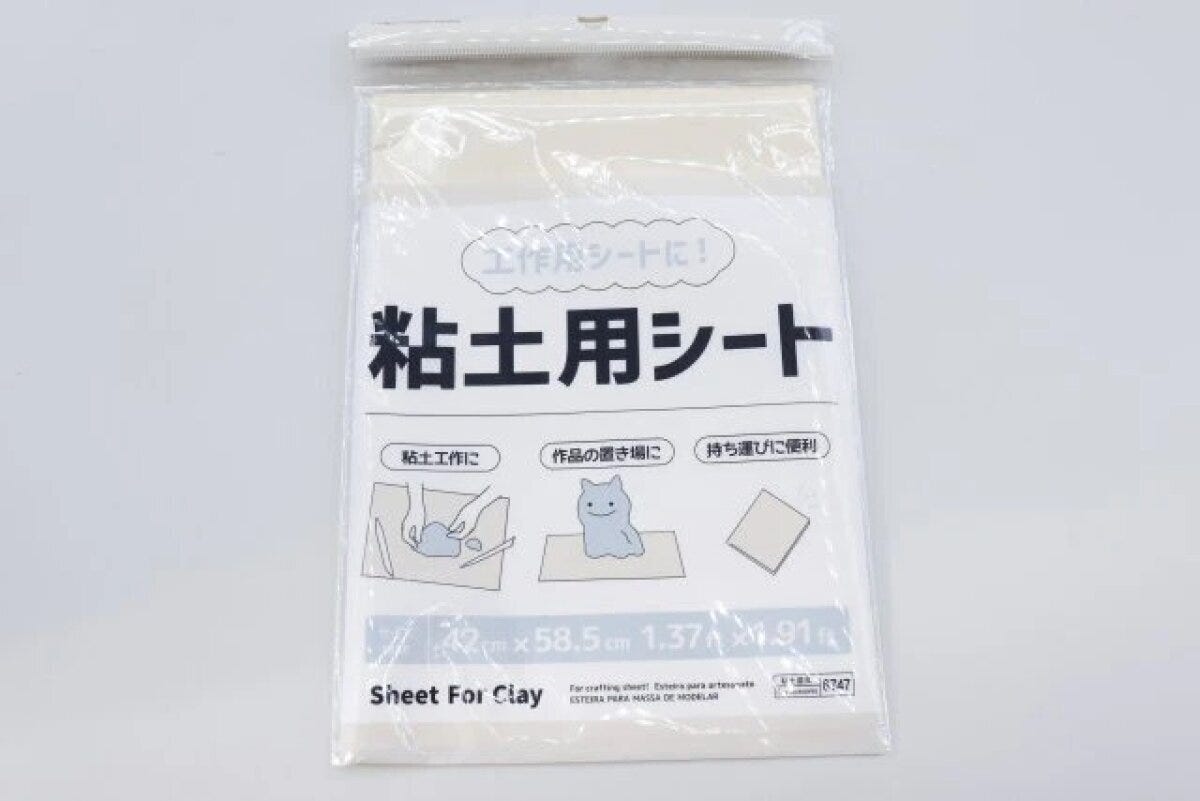 ダイソーの粘土用シートのパッケージ
