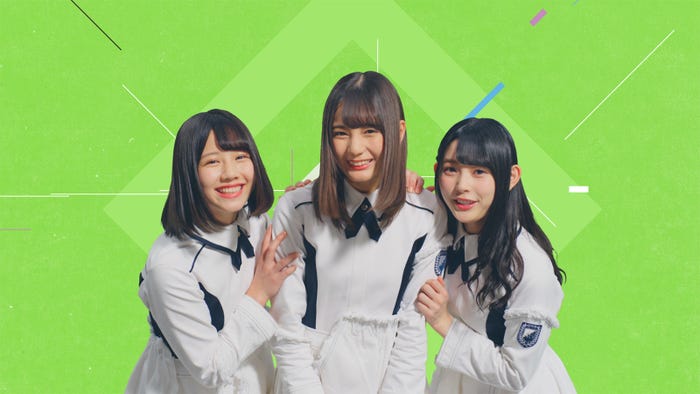 (左から)渡邉美穂、小坂菜緒、柿崎芽実(C)Seed&Flower LLC