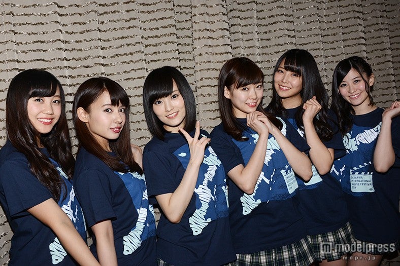 本音トークで大盛り上がり／（左から）薮下柊、山田菜々、山本彩、渡辺美優紀、白間美瑠、上西恵