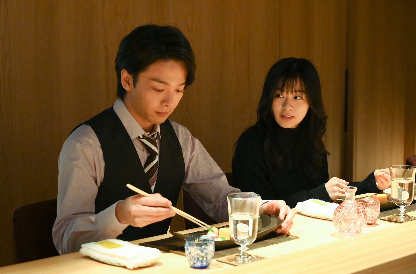 中村倫也、森七菜／「この恋あたためますか」第4話より（C）TBS