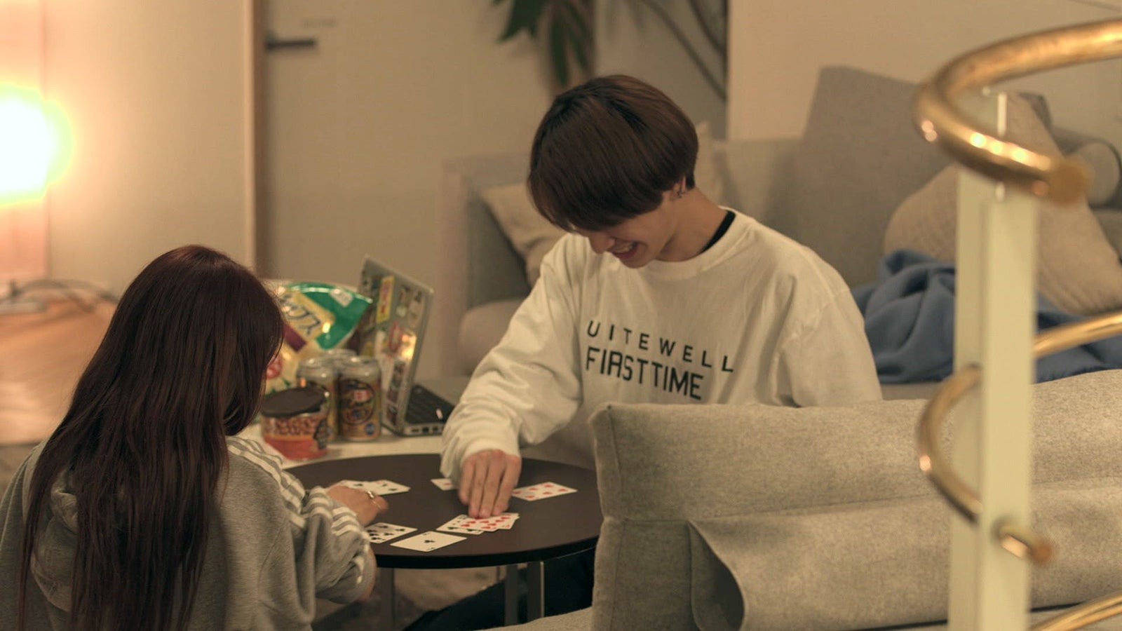 莉咲子、流佳「TERRACE HOUSE TOKYO 2019-2020」4th WEEK（C）フジテレビ／イースト・エンタテインメント