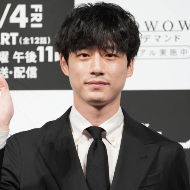 ほんと大変 坂口健太郎 撮影現場でたびたびngを出してしまう理由とは 汗かいちゃったり モデルプレス