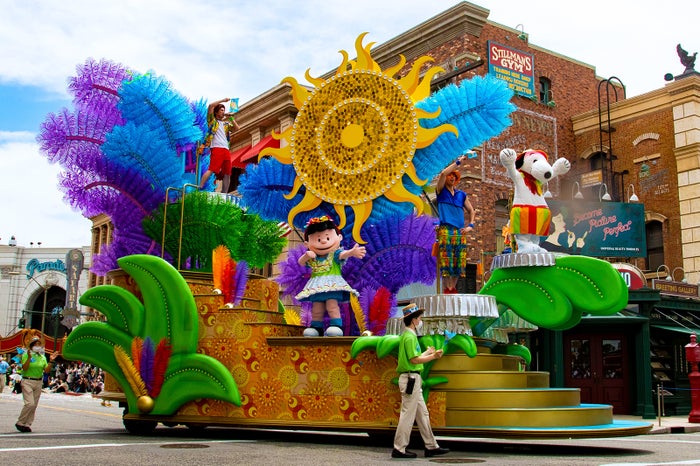 Usj ユニバーサル サマー パレード 開幕 ルートに 目印 でゲスト同士の距離に配慮 女子旅プレス