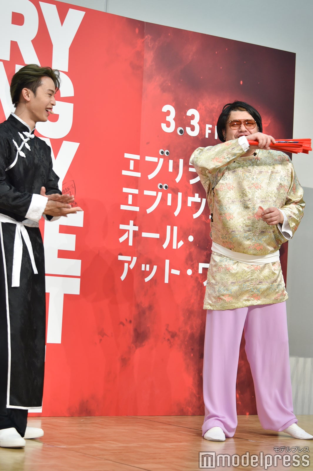 與那城奨、登壇からボケていたくっきー！ （C）モデルプレス