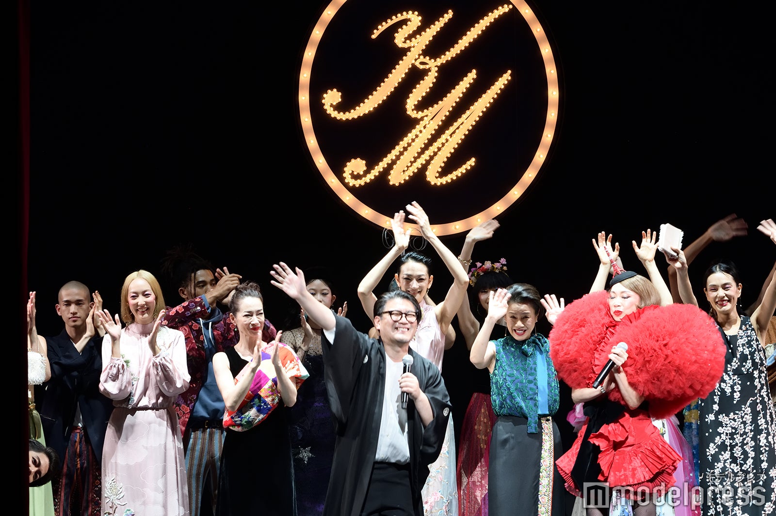 「春はあけぼの、夏は夜、秋は夕暮れ、冬はつとめて…IT’S SHOW TIME」（C）モデルプレス