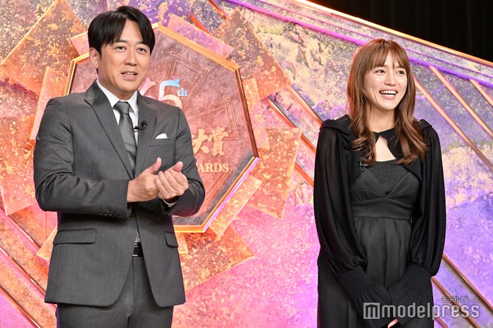 安住紳一郎アナ、川口春奈(C)モデルプレス