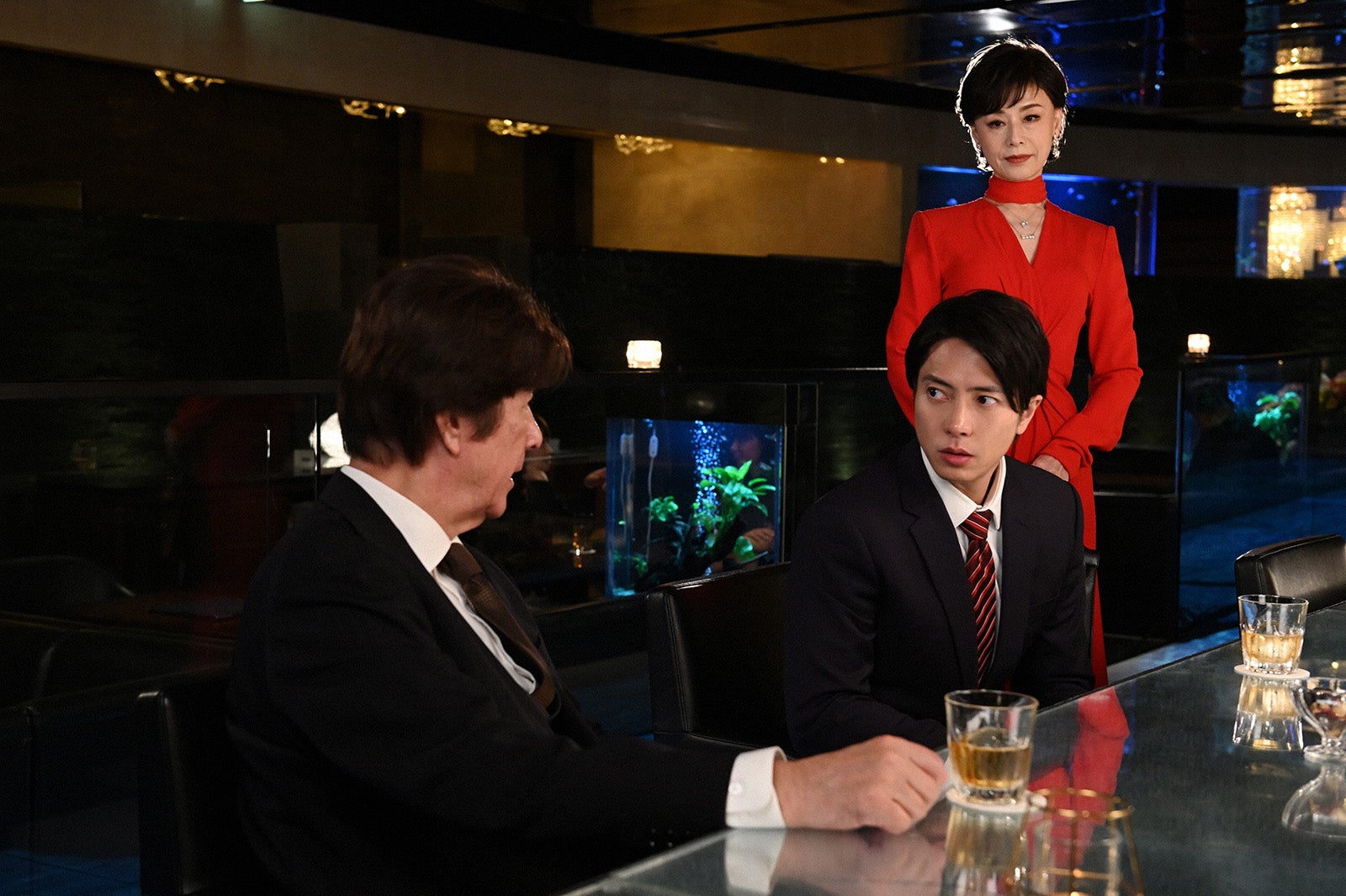 草刈正雄、山下智久、大地真央「正直不動産2」第4話（C）NHK
