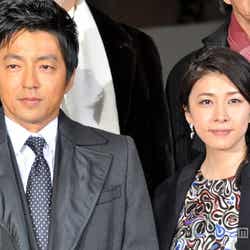 映画「ストロベリーナイト」の完成披露試写会に登場した(左から)大沢たかお、竹内結子