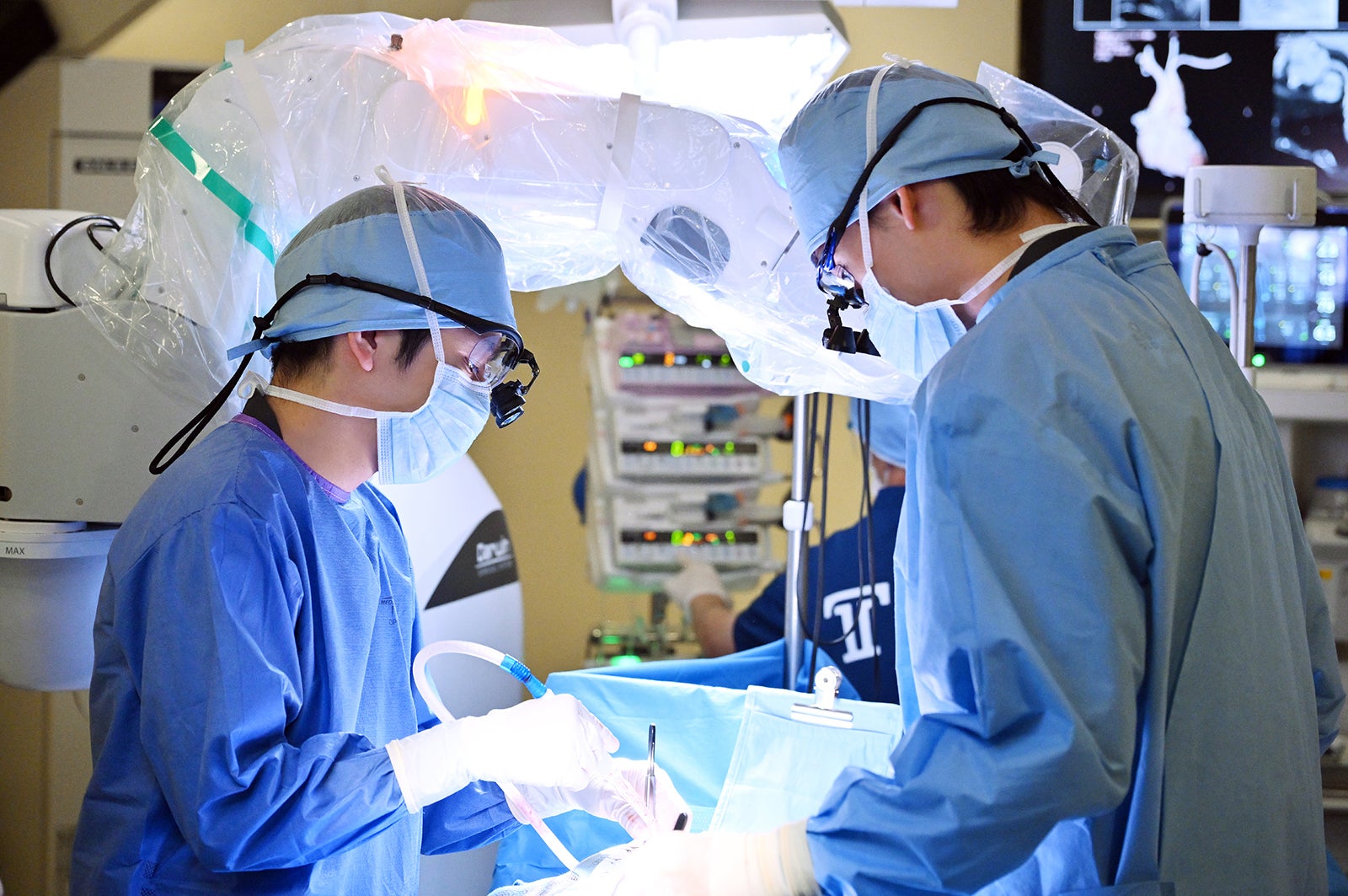 二宮和也、竹内涼真「ブラックペアン シーズン２」第9話より（C）TBS