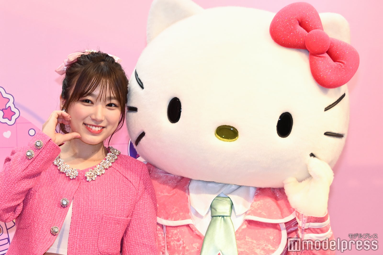 矢吹奈子、キティちゃん（C）モデルプレス