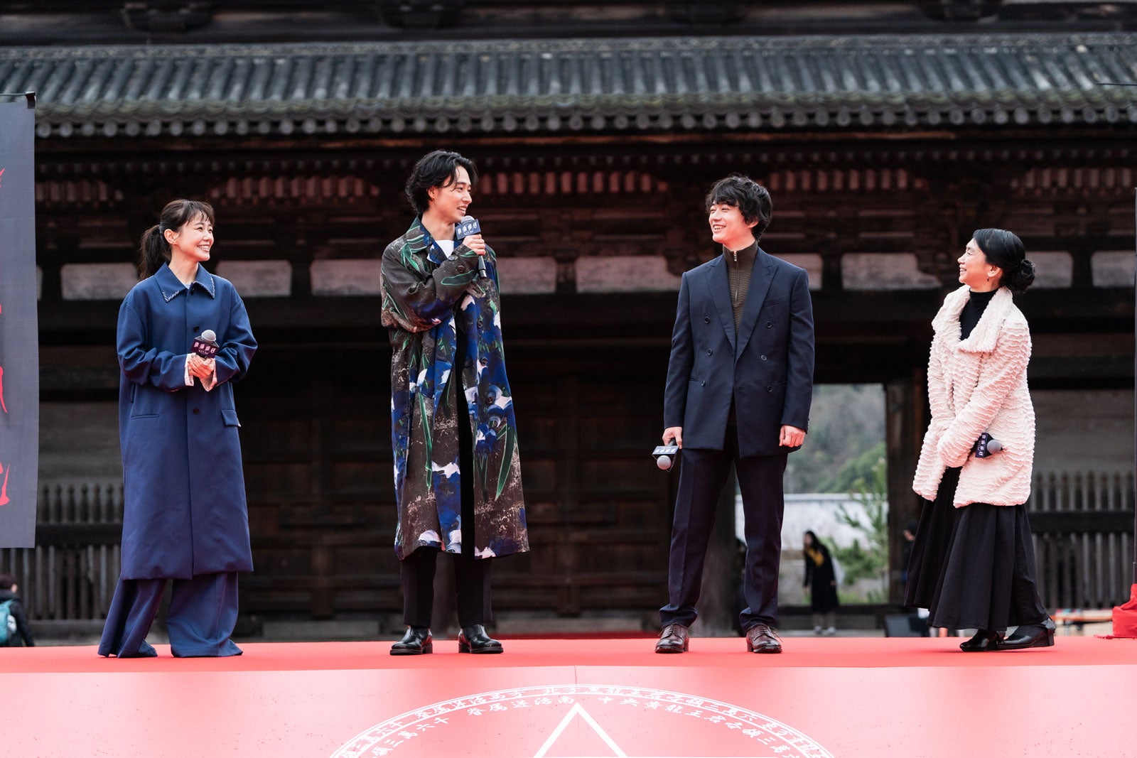 奈緒、山崎賢人、染谷将太、佐藤嗣麻子監督（C）2024映画「陰陽師0」製作委員会