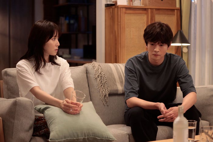 松岡茉優、松下洸平「最高の教師 1年後、私は生徒に■された」第3話より(C)日本テレビ