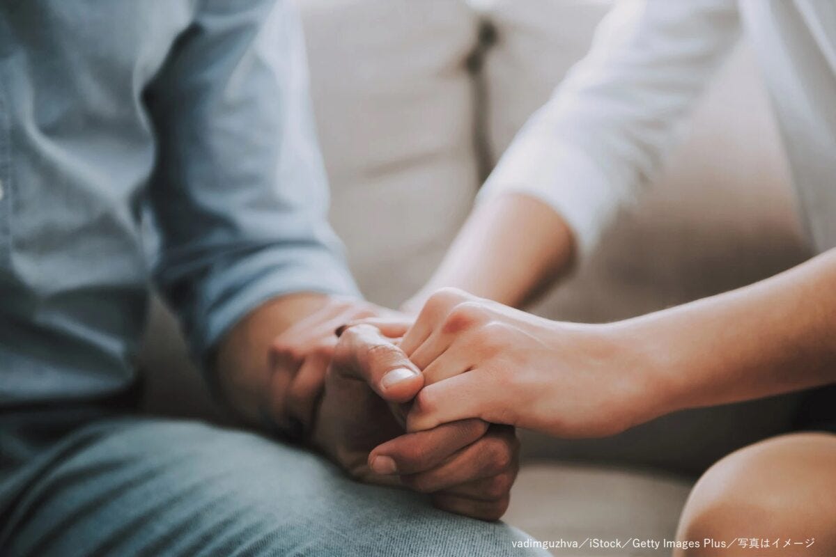 カップル・恋人・夫婦・手をつなぎ・依存・励まし