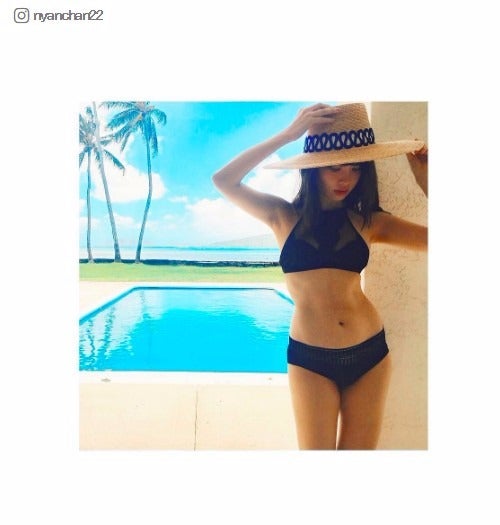 小嶋陽菜、美腹筋＆くびれに絶賛の嵐 シースルービキニ姿公開