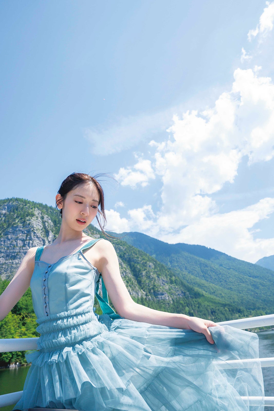 金村美玖2nd写真集「機微」通常版裏表紙 撮影／佐藤佑一