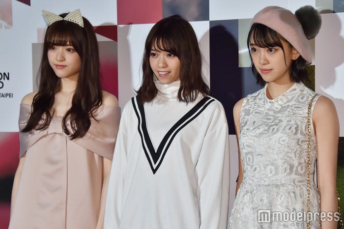 レッドカーペットイベントには「EMODA」「MOMA」の衣装で登場/左から:松村沙友理、西野七瀬、堀未央奈 (C)モデルプレス