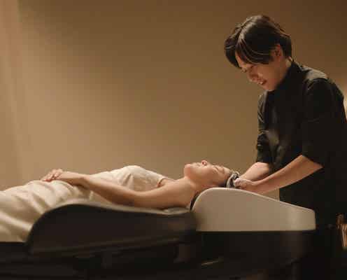 嵐・二宮和也、新CMで初のヘアスタイリスト役に 手つきにプロも太鼓判