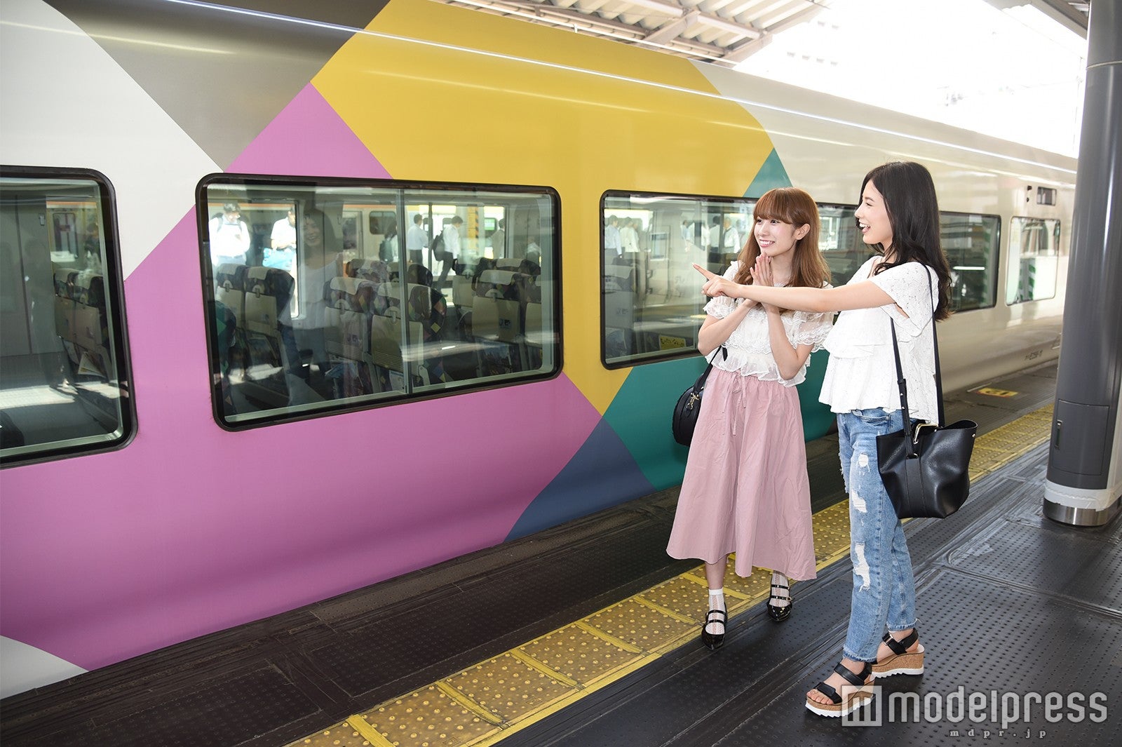 （C）モデルプレス