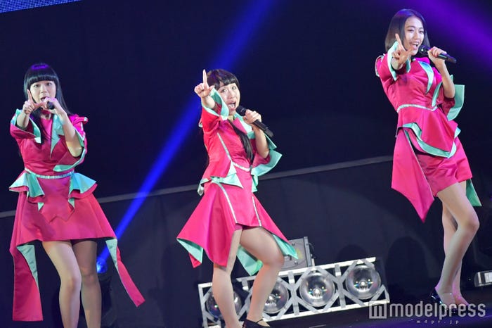 キンタロー。(中央) (C)モデルプレス