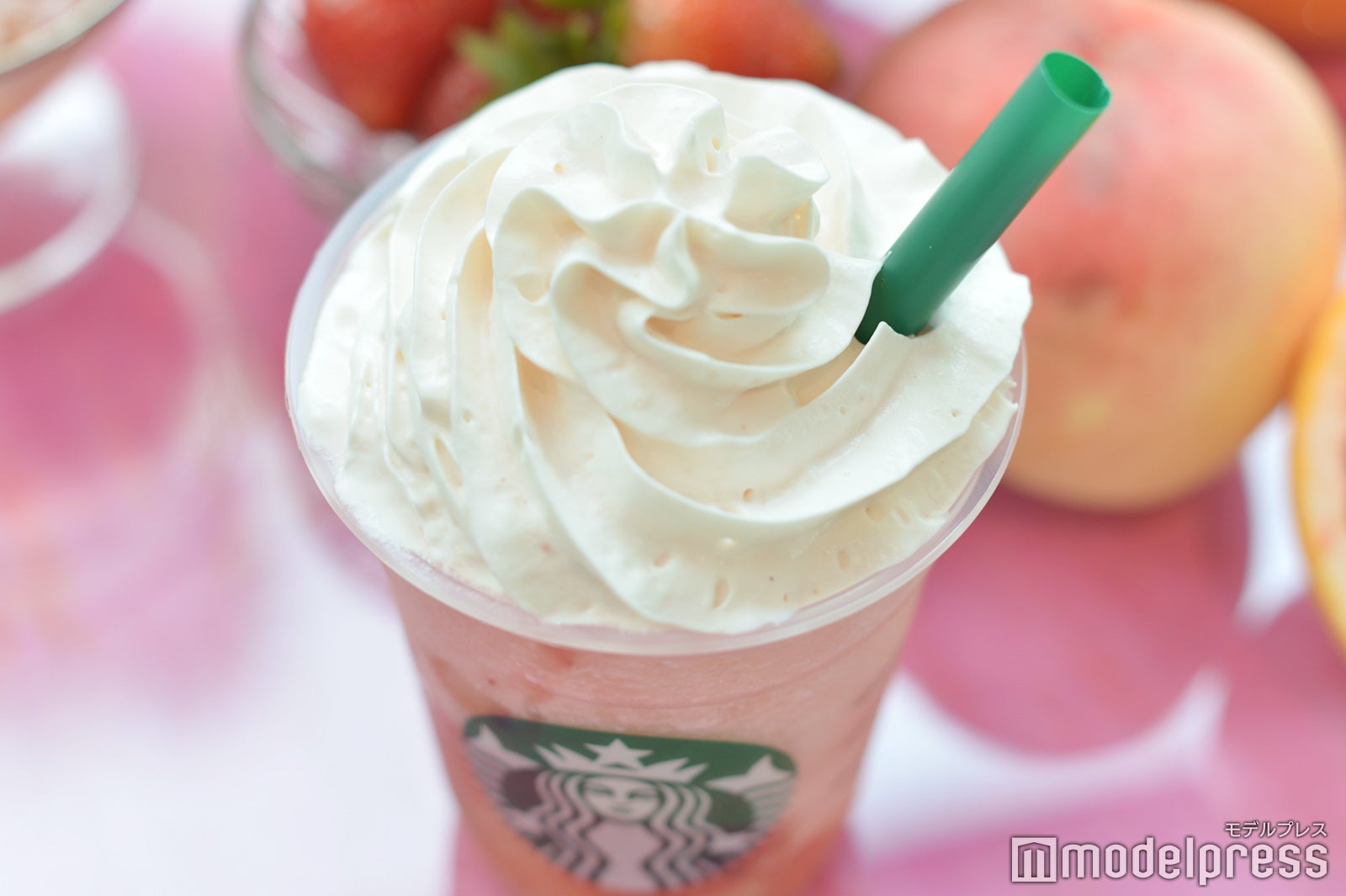 淡いピンクのホイップクリーム （C）モデルプレス