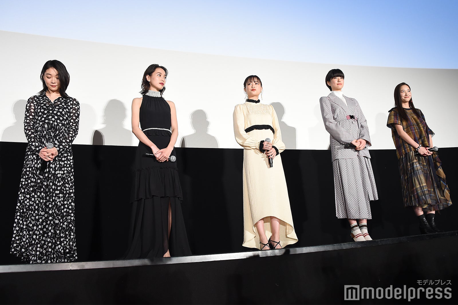 （左から）三浦透子、戸田恵梨香、大原櫻子、佐久間由衣、堀田真由 （C）モデルプレス