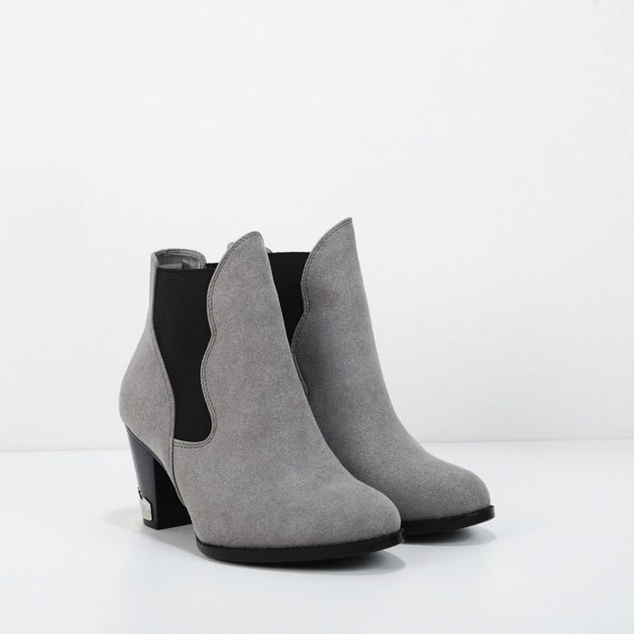 チェルシーヒールブーツ「CHARLES & KEITH」9,612円(税込)/画像提供:CHARLES & KEITH