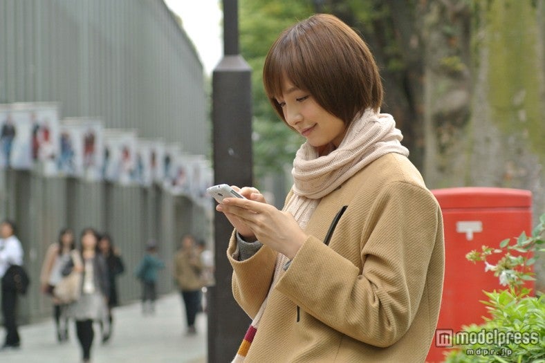 篠田麻里子／新CM「手のひら年賀状」編