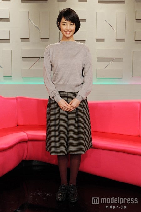 新番組「夏目と右腕」でMCを担当する夏目三久／画像提供：テレビ朝日