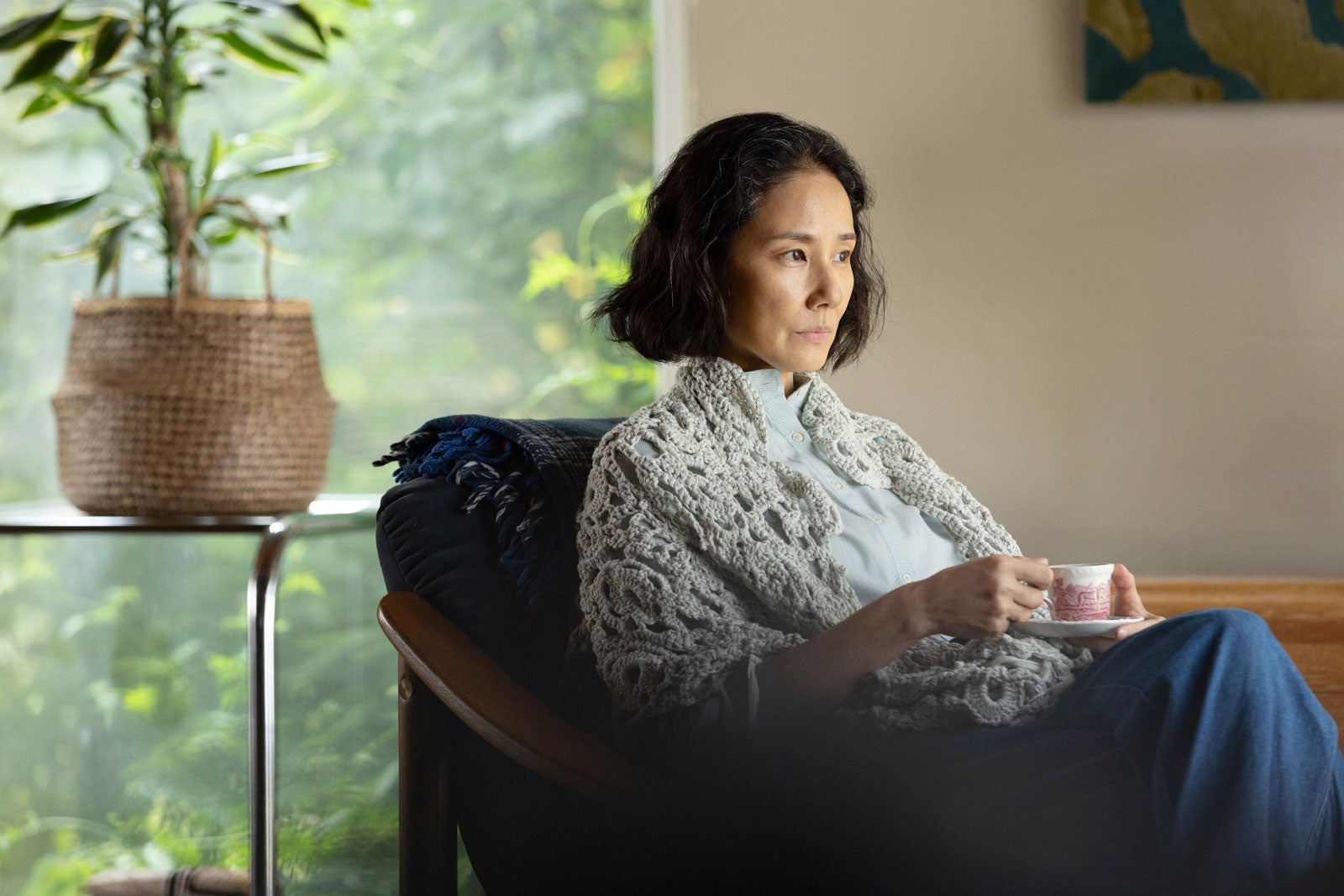 吉田羊「遠い山なみの光」場面写真（C）2025 A Pale View of Hills Film Partners