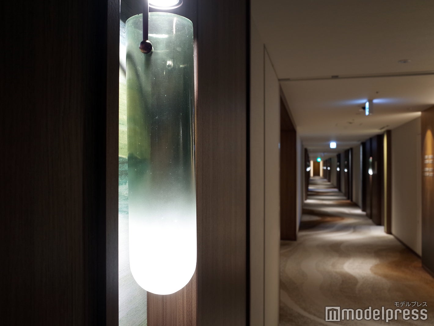 「宙館」客室通路（C）モデルプレス