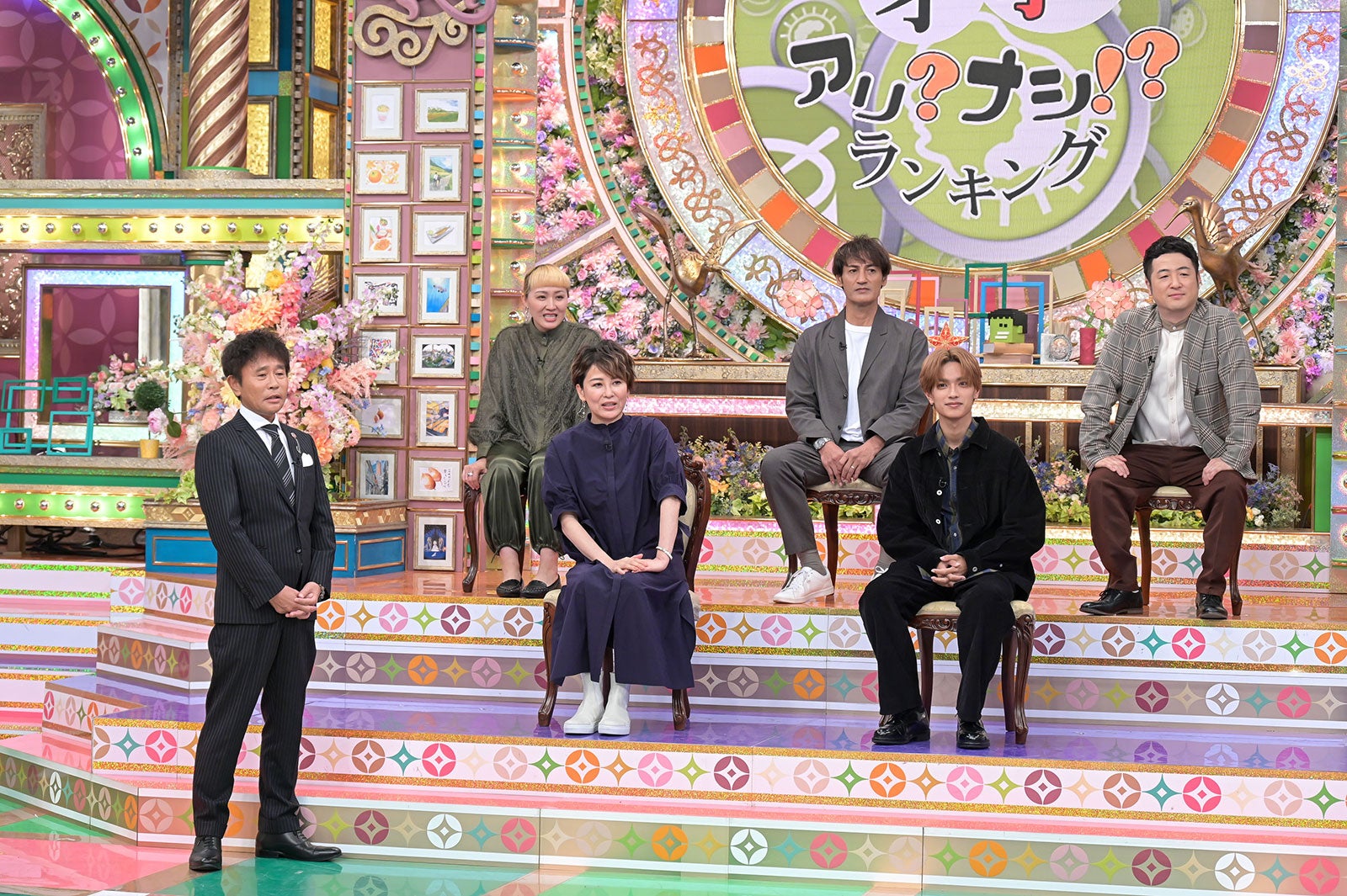 （前列左から）浜田雅功、鈴木砂羽、高橋恭平（後列左から）丸山桂里奈、本並健治、水田信二（C）MBS