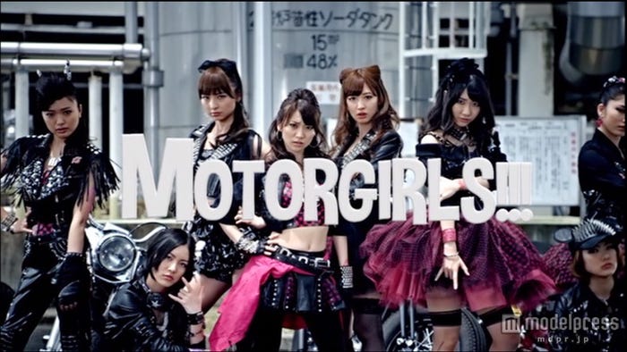 「ギンガムチェック」のミュージックビデオより