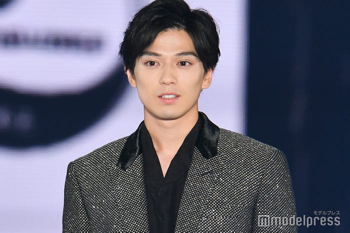 新田真剣佑(横分け) (C)モデルプレス