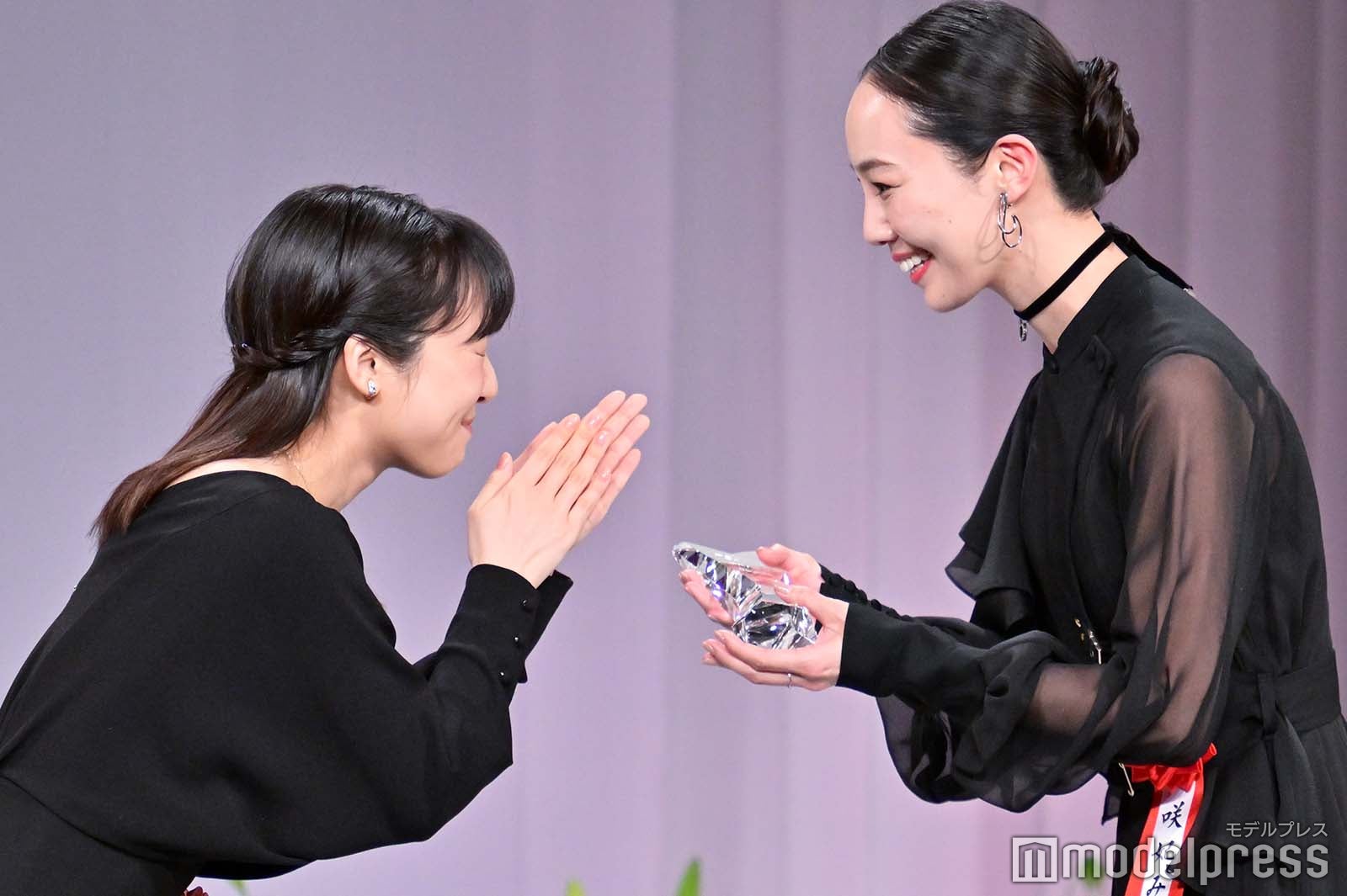 上白石萌音、咲妃みゆ（C）モデルプレス