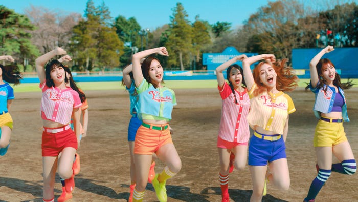 TWICE/「カラフル野球部」篇より(提供画像)