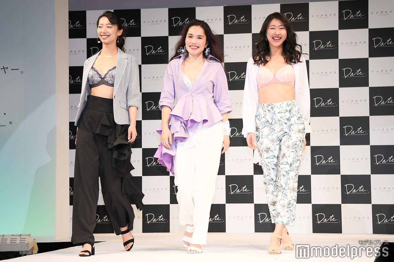 平野ノラ（中央）（C）モデルプレス