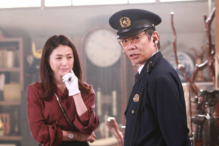 井川遥、生瀬勝久/「貴族探偵」第7話より(画像提供:フジテレビ)
