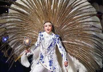 宝塚 星組新トップスター・暁千星の本拠地お披露目公演が開幕 26年の門出を飾る舞台に「すごく幸せなこと」