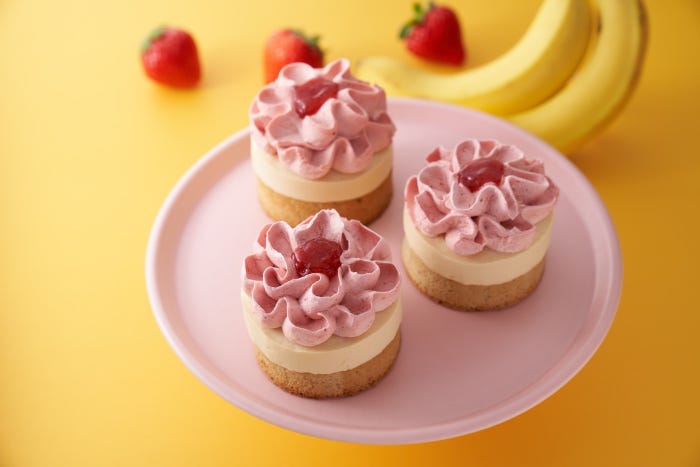 ストロベリー&バナナのフラワーケーキ¥515/画像提供:スターバックス コーヒー ジャパン