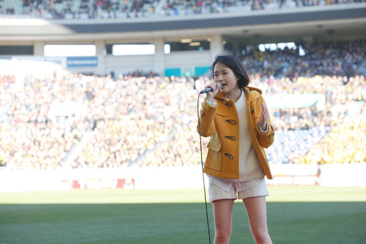 大原櫻子 高校サッカー決勝戦の舞台埼玉スタジアムで新曲 瞳 を46 000人と涙の大合唱 モデルプレス 大原櫻子 高校サッカー決勝戦の舞台埼玉スタジアムで新曲 瞳 を46 000人と涙の大合唱 モデルプレス