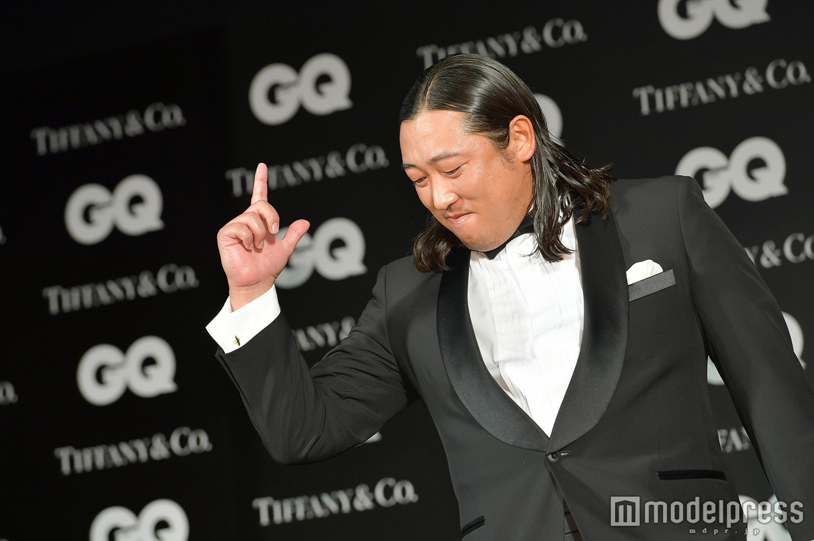 ロバート秋山竜次、報道陣からの謎質問に困惑　香取慎吾が無言のプレッシャーかける＜GQ MEN OF THE YEAR 2017＞