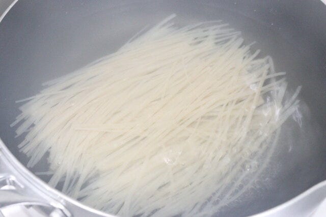 ダイソー韓国冷麺茹で1分