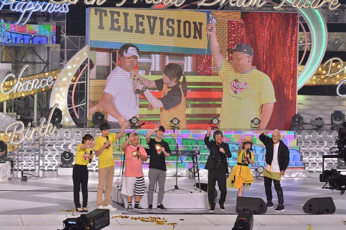 ポケットビスケッツらがカウントダウン(C)日本テレビ