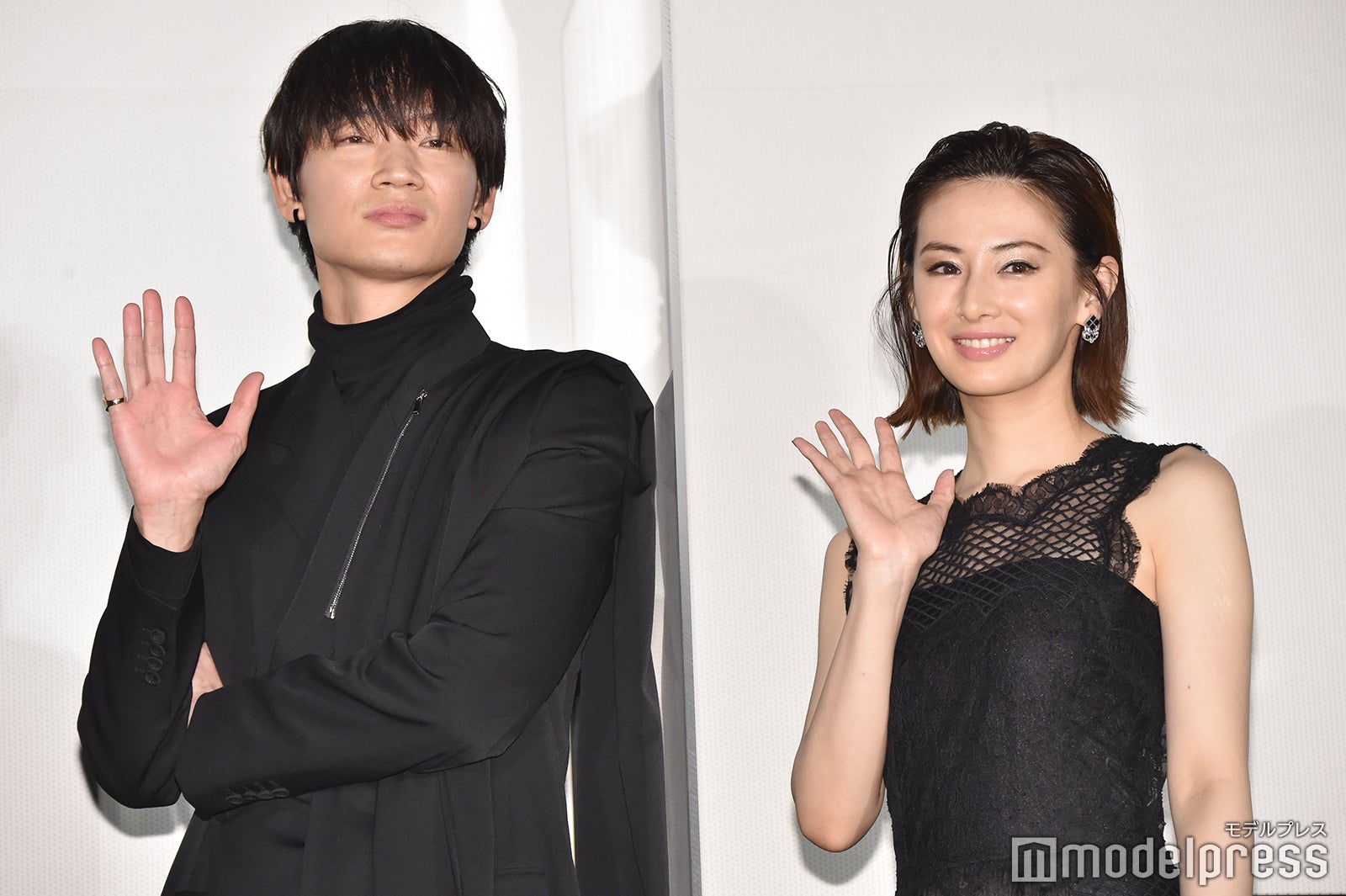 画像1/6) 綾野剛、初の女優撮影は北川景子 ソロショットに「女神」「映画のワンシーンみたい」の声 - モデルプレス