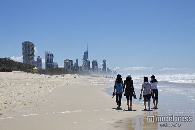 サーファーズパラダイスはビーチ清掃が行き届いているためゴミが全く見当たらない／photo by usadifranci