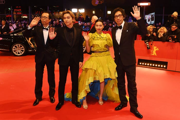 (左から)小川真司プロデューサー、吉沢亮、二階堂ふみ、行定勲監督(提供写真)