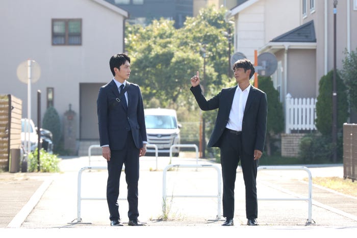 杉野遥亮、反町隆史「オクラ〜迷宮入り事件捜査〜」第1話(C)フジテレビ